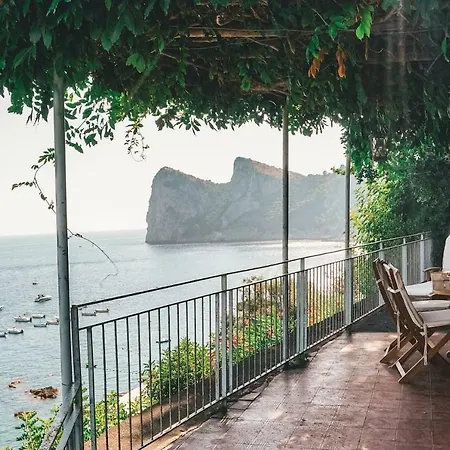 Villa A Con Giardino E Discesa A Mare *