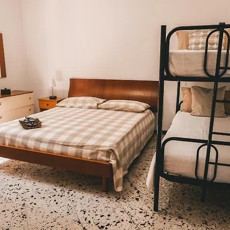 Villa A Con Giardino E Discesa A Mare *