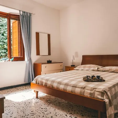 A Con Giardino E Discesa A Mare *