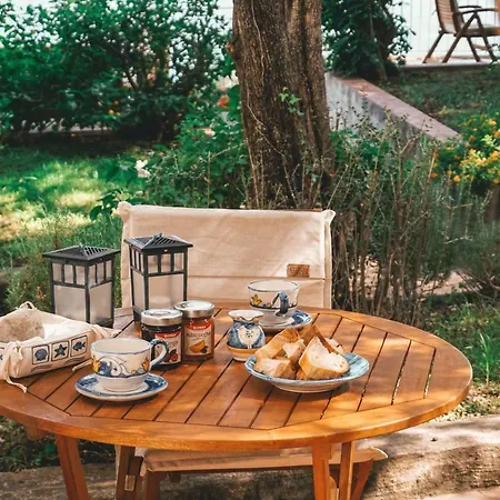 A Con Giardino E Discesa A Mare Villa