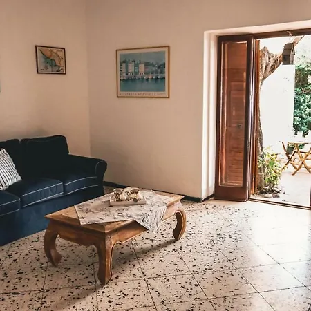 A Con Giardino E Discesa A Mare *