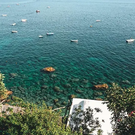 A Con Giardino E Discesa A Mare *