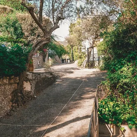 A Con Giardino E Discesa A Mare Nerano