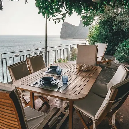 A Con Giardino E Discesa A Mare *