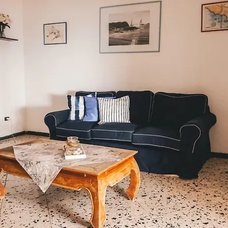 Villa A Con Giardino E Discesa A Mare *
